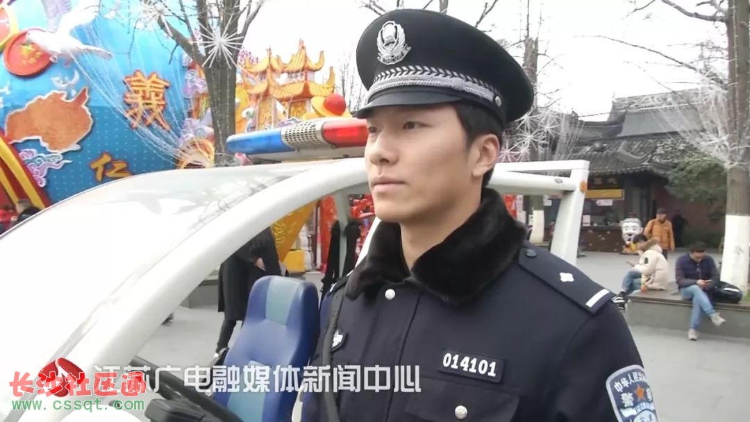 三只小猪身上纹意外火了另一人因帅气爆红南京夫子庙陈警官回应了