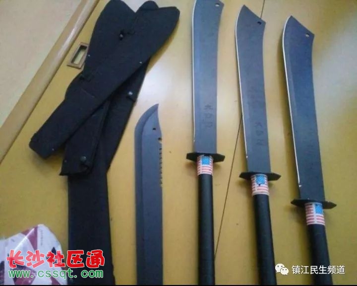 江苏镇江公开宣判一起案件 11名被告人常用"装备"有关公刀,砍刀,三叉