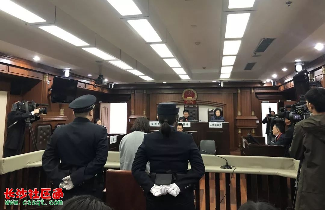 最终, 被告人钱某某以交通肇事罪判处被有期徒刑一年.