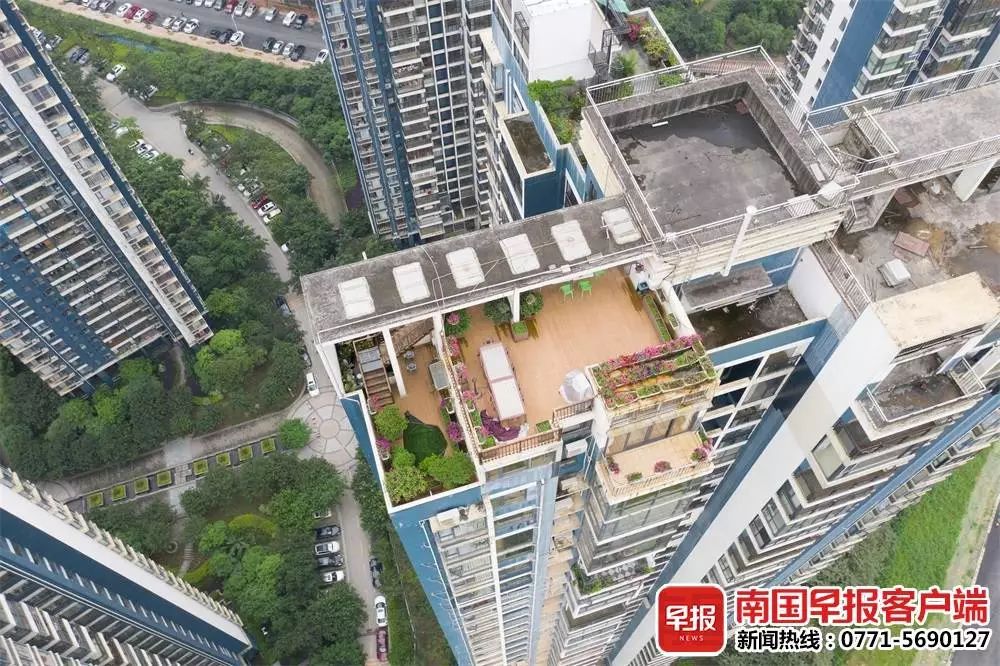 楼下住户墙体开裂 究竟是什么人在楼顶加建房?