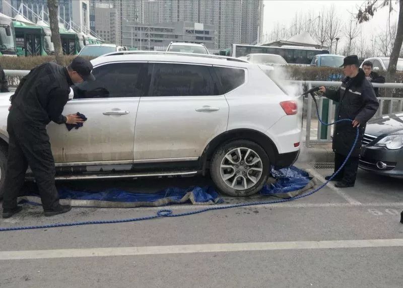 车这么脏还上路?忍不了了!郑州将全市推行"强制免费洗车"
