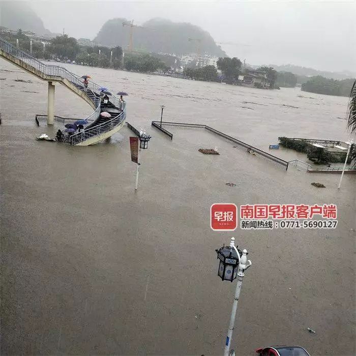 广西柳州三江一大桥被冲垮 桂林市内暴雨围城!最新汛情发布