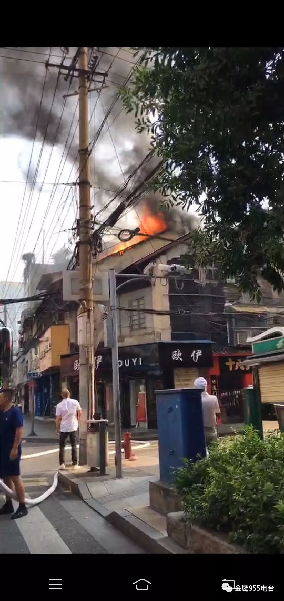 长沙蔡锷路一民居起火 交通管制 赶紧绕道