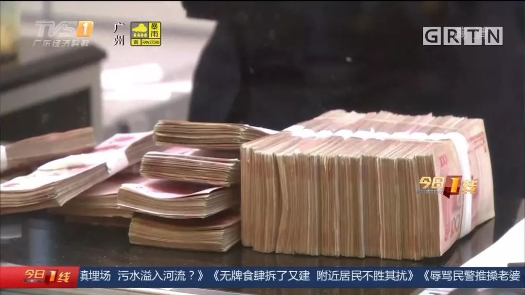 对方还要求姜女士登录网银系统,从存了50万的银行卡里面,转两百块钱到
