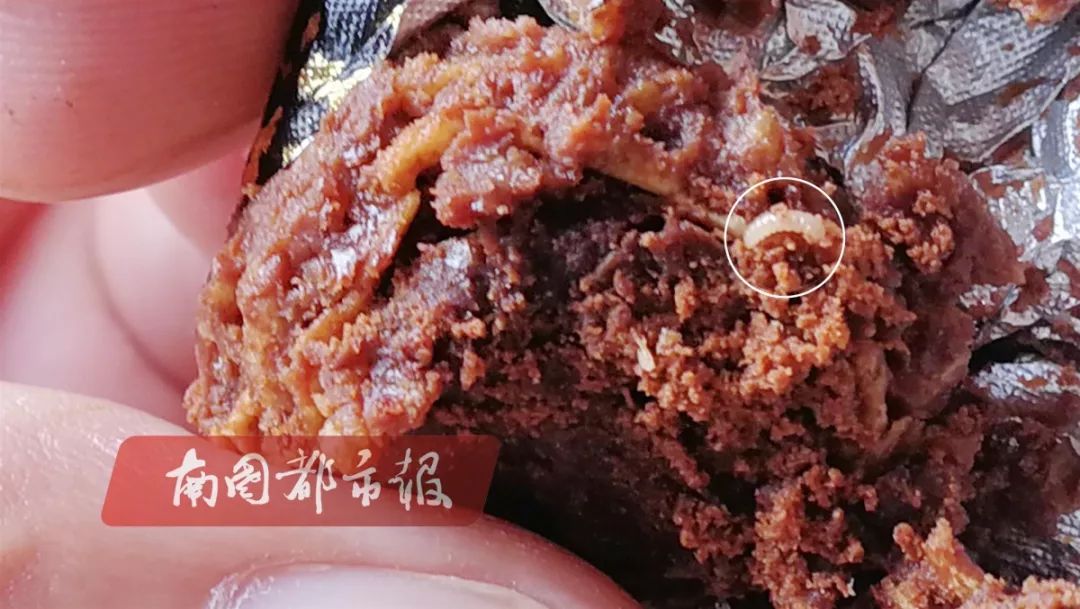 海口13岁女孩在巧克力里吃出活蛆还不止一条