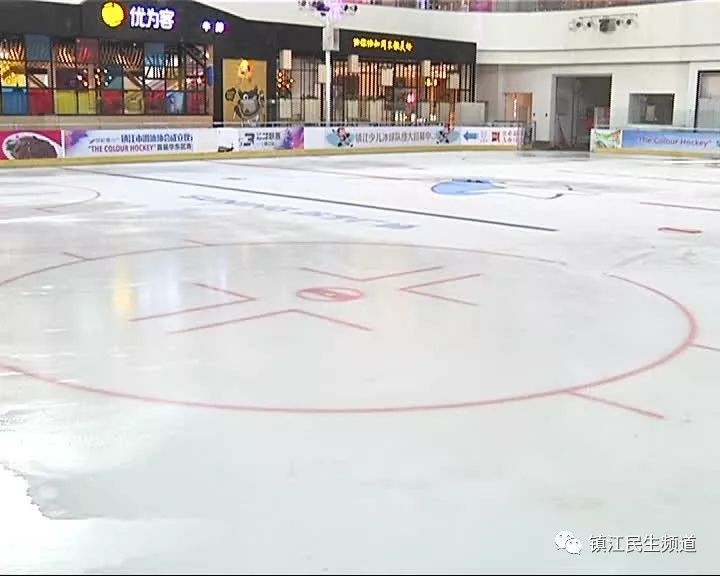 钥匙和教练抱头痛哭镇江江苏苏宁五楼世纪星滑冰场说5系宝马车孩子进水图片