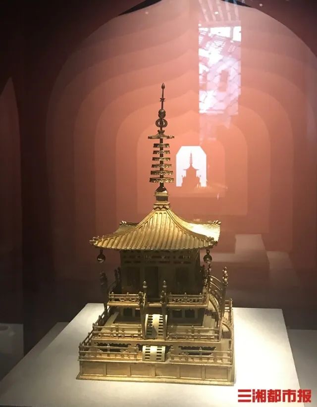 权飞介绍,法门寺地宫的文物,以大唐皇室礼佛阵容之完美形态,向当今